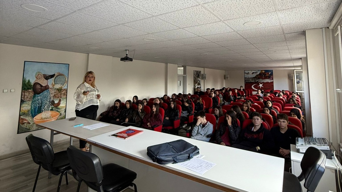Kızılırmak Anadolu Lisesi’nde “Sigara ve Teknoloji Bağımlılığı” Eğitimi Gerçekleştirildi